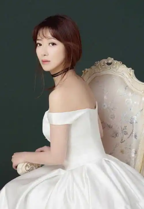 陈紫函也是一位科班出身的专业演员,毕业于北京电影学院表演系