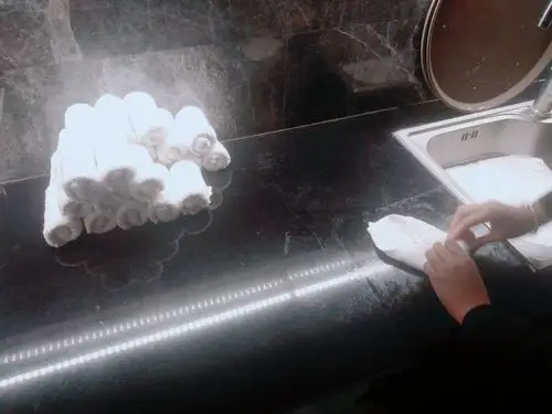 热毛巾,每天餐桌上必不可少的擦手小毛巾,餐饮部确实是个好地方啊,能