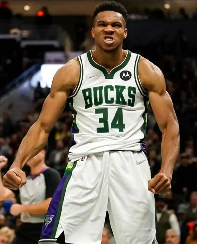 像素画 字母哥logo "希腊怪兽"——字母哥 自扣原创 b5网格本 5mm格子