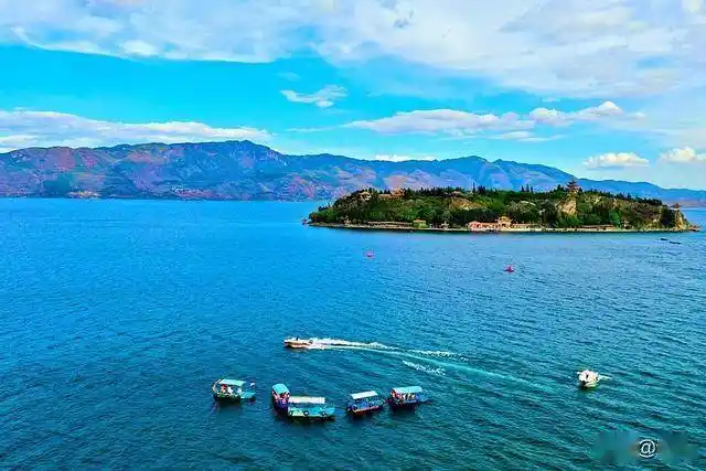 航拍云南玉溪市抚仙湖