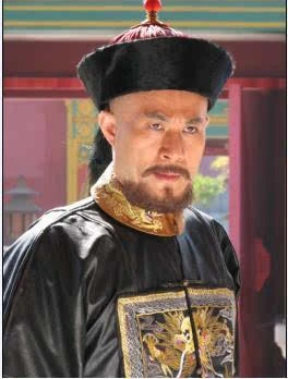 光头,凶悍形象示人,现实中却是多愁善感的暖男,戏里戏外的徐锦江差别