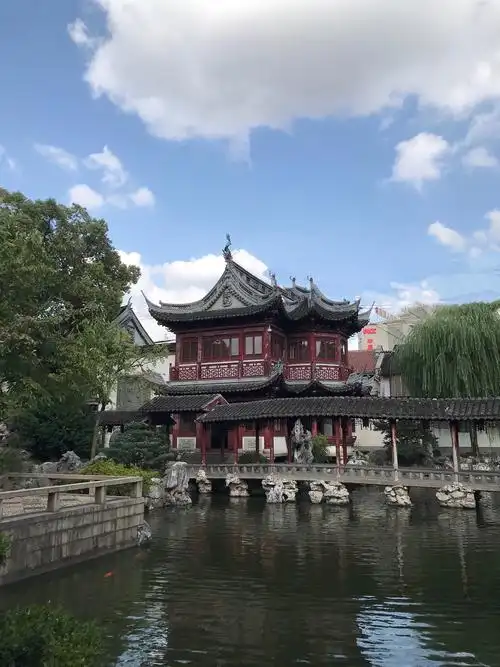 逛百年老街,看古典园林—豫园游记豫园是江南著名古典园林,也是上海