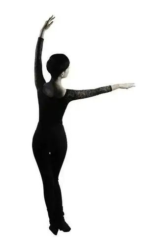 1,明显改善脊椎,四肢的   灵活性和协调性,改善形体问题,让体态轻盈挺