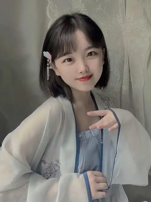 我妈说短发穿汉服不好看