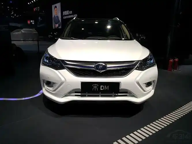 作为比亚迪首款紧凑级插电混动suv,宋dm车身长宽高分别为4565/1870