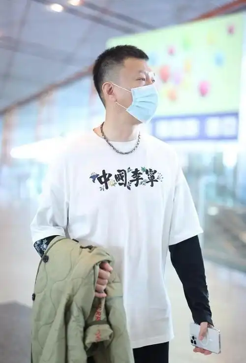 "叔圈颜王"孙红雷高调支持国货,但也不忘保暖养生,简单却干练|西装