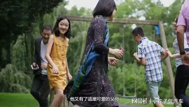 李亚鹏罕见分享女儿唇腭裂治愈前画面童年的李嫣落落大方超阳光