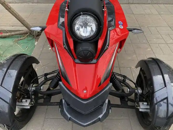 吉利倒三轮倒三轮摩托车