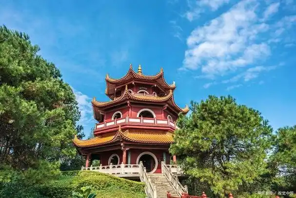 西樵山位于广东省佛山市南海区,是国家重点风景名胜区,更是国家地质