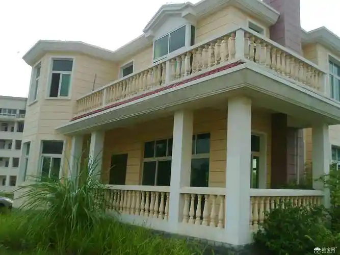 占地一千平米独栋别墅低价出售