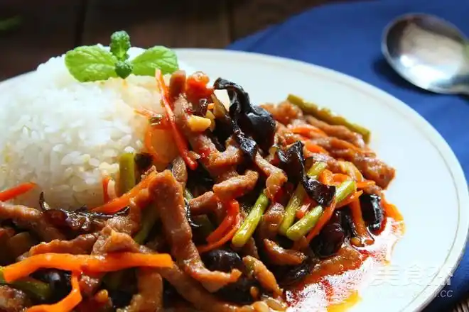 鱼香肉丝盖浇饭