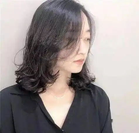 的中短卷发,款款好看又时尚,分分钟提升气质,又美又潮_女生_短发_四大