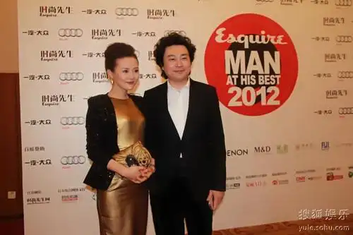 王靖云现身时尚盛典携手吕思清惊艳红毯