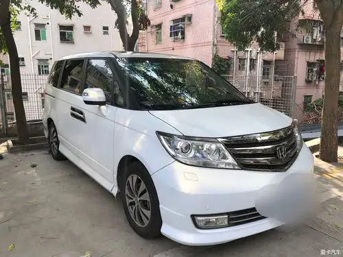 卖台2012年的白色本田艾力绅7座保姆车