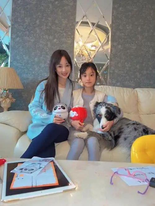 甜馨近照2022几岁(9岁甜馨手绘冰墩墩雪容融)(9)