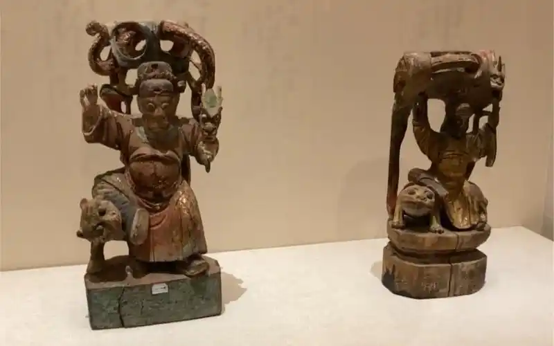 稀有古件:孙思邈坐虎针龙木雕