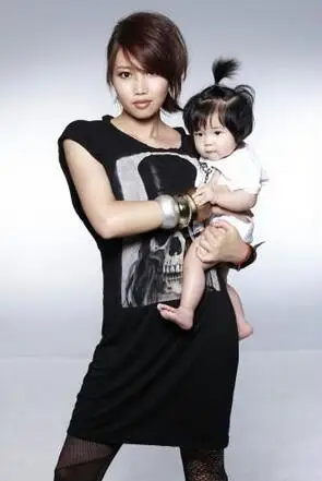 【图】alin黄丽玲的女儿照片曝光 自曝老公是自己的头号粉丝