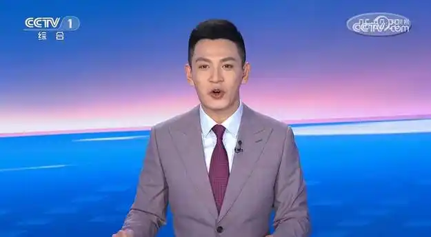 所以《朝闻天下》节目也是为这个新闻事件让道,不管是主持人设置还是