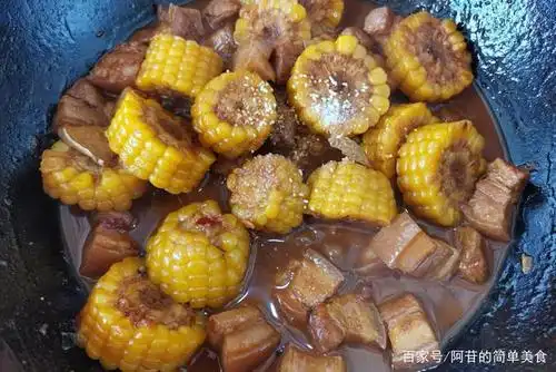 油滋滋,软糯糯的红烧肉,加上糯糯的黏玉米,真是好吃又饱腹啊