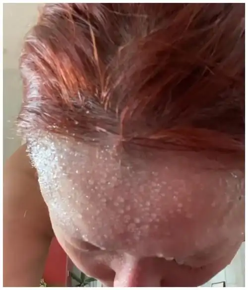 郑秀文化悲痛为力量做平板支撑,累得满脸都是汗珠子,令人心疼!