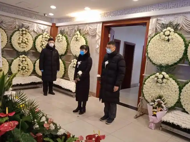 曹仁义遗体告别仪式今天上午在八宝山殡仪馆竹厅举行
