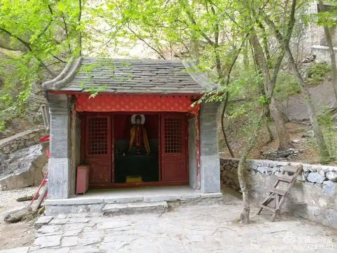 上方佛山僧占尽 峭壁云梯更撼人!