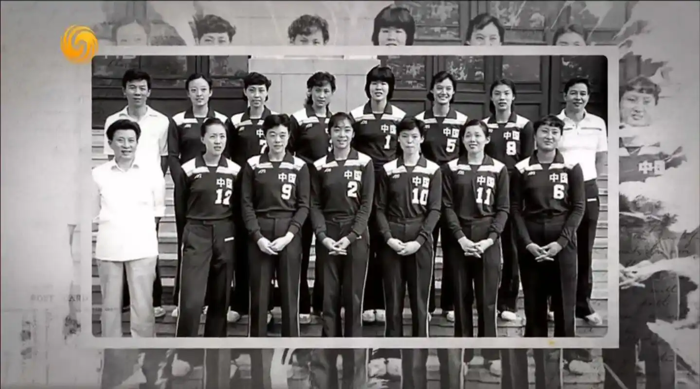 82世锦赛女排0-3美国夺冠渺茫,袁伟民给全队唱小曲减压,18-0捧杯