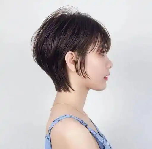 俏皮的高层次短发,适合发量多,后发际线低,圆脸型,额头偏窄的脸型会
