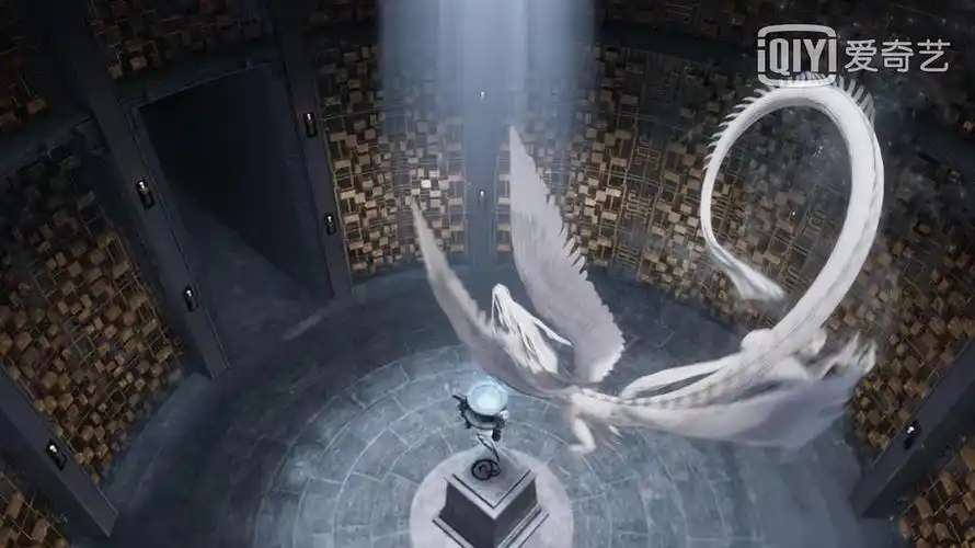 说是迟那是快,一条四翼的银白色应龙也从天井追了进来