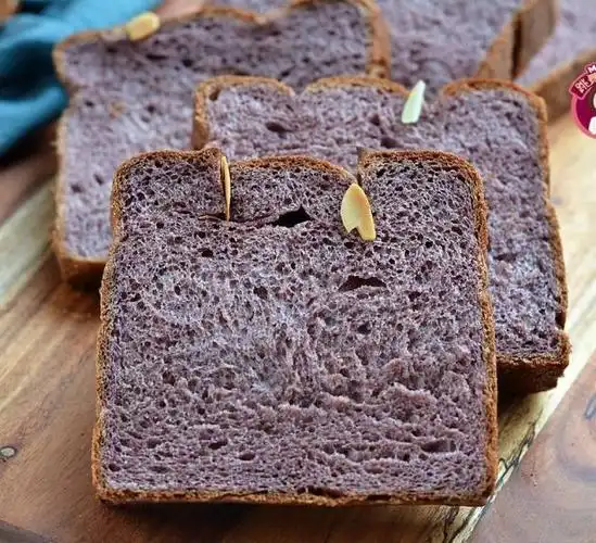 黑米面包粉用的现成配比好的,也可以用30%的细腻黑米粉代替原味面包粉