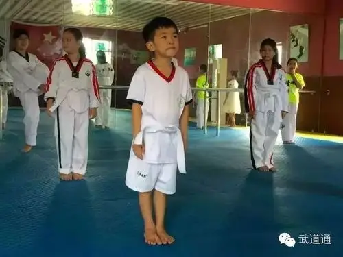 教练跆拳道训练为什么要赤脚?