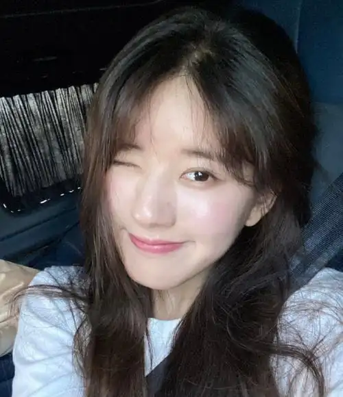 赵露思素颜皮肤状态