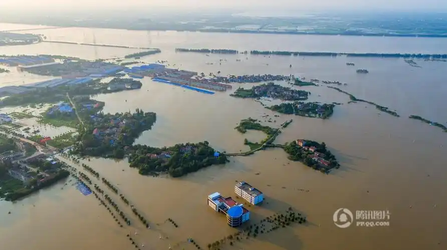 7 航拍暴雨后的湖北孝感工业园 厂房泡水中