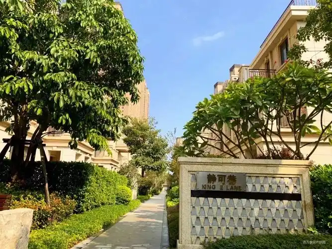 必看好房南部新城东边套坐南朝北世茂御海墅满二