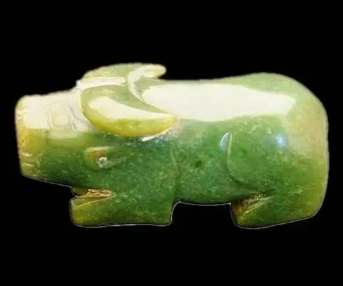 (商周的玉牛——摄于首都博物馆)