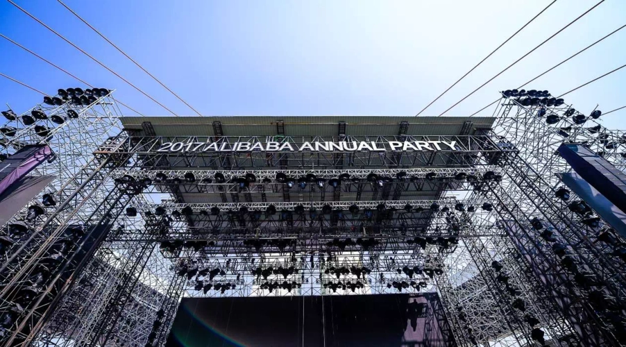 而本周末前后,进出杭州的高铁,航班可能也会出现一波购票热潮,所以