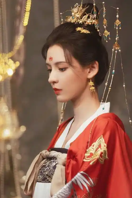 张予曦古风仙侠造型释出,双风格造型亮眼尽显妖娆妩媚_贺岁_电影