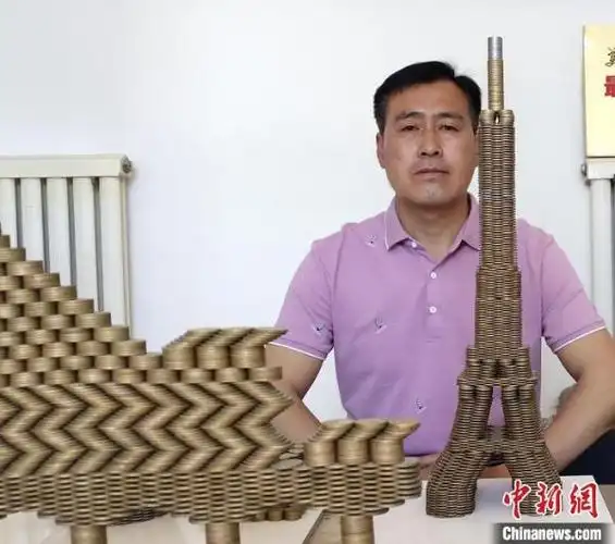 不用胶水 全靠力学:河北农民用硬币垒出世界名筑