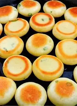 彩虹小厨您身边的美食 :  发面葱香小饼