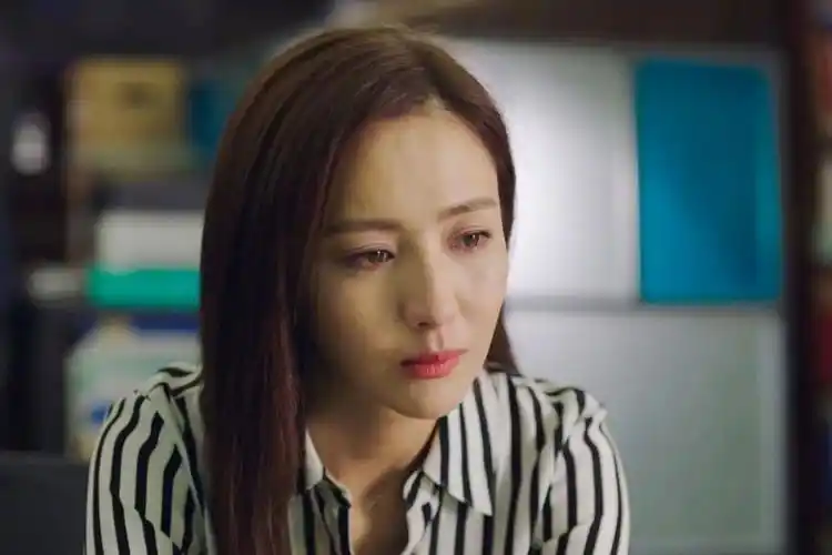 《完美关系》中佟丽娅饰演江达琳