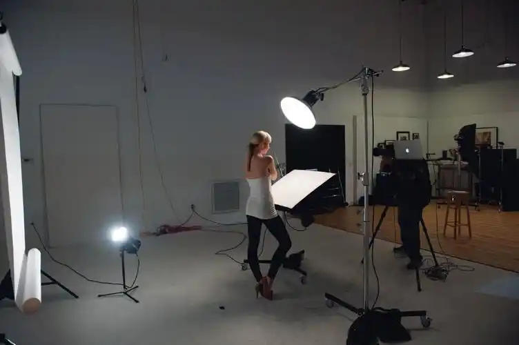 超强实例详解 3灯经典布光造就高调肖像