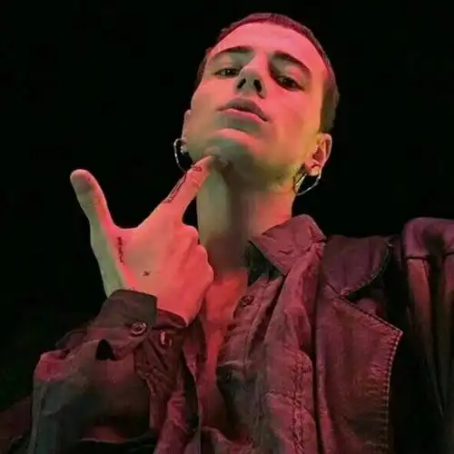 戴耳环的社会痞男_欧美霸气头像图片_扣扣居