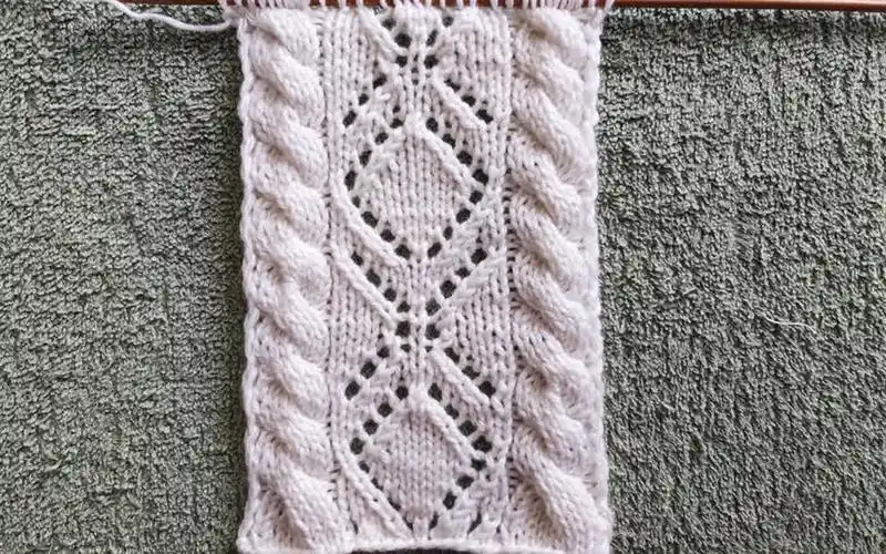 扭麻花与镂空花组合的棒针花样,花型很漂亮,适合全身织