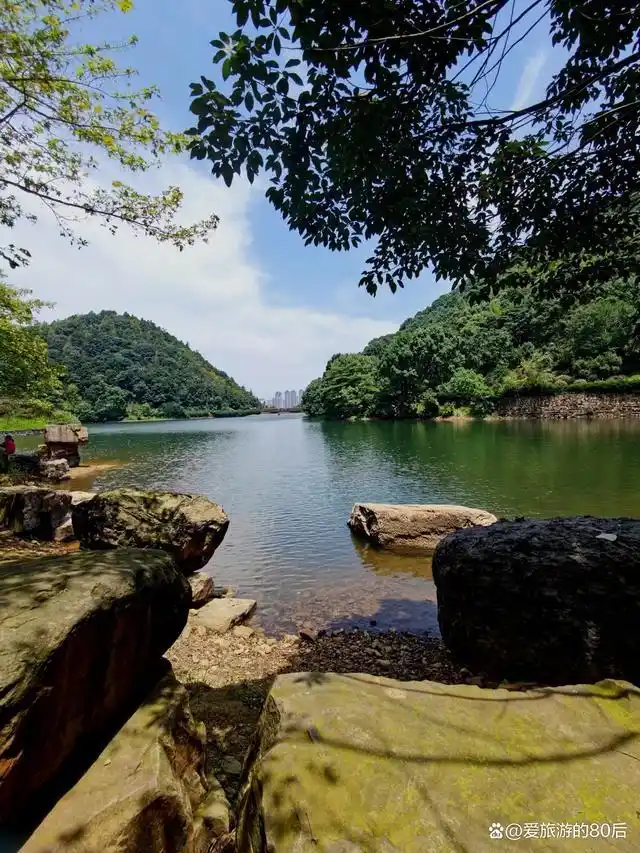转悠休闲下,但是长沙大多数公园,基本构造都一样,人造水库,一些景观