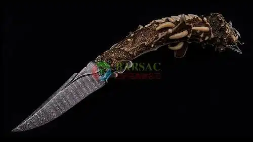 锉花搭配猛犸牙锉花精致排列,精巧之余也如同对魔兽内部细节的拟态