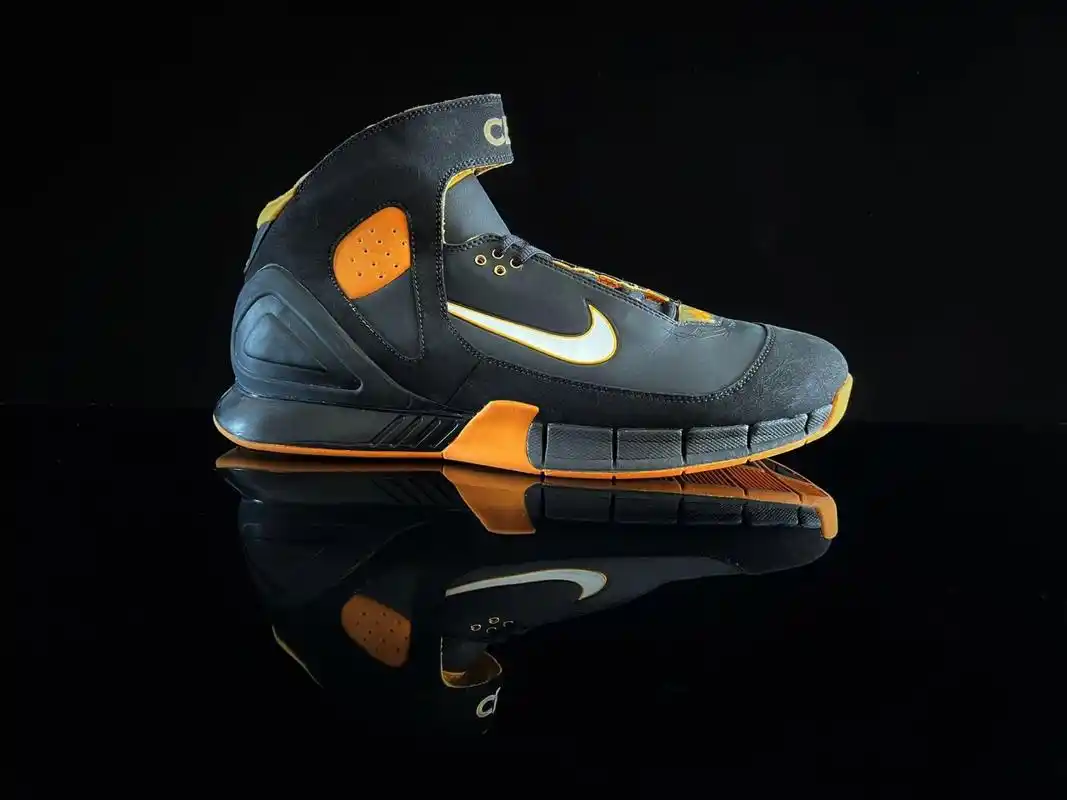 nike 2k5 卡隆巴特勒pe 科比"小迷弟"卡隆巴特勒湖人时期客场配色