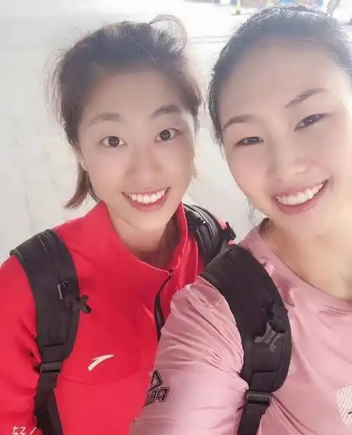 时隔2个月颜妮再发照,配文略显伤感,退役后去向待公布_丁霞_参考_工作