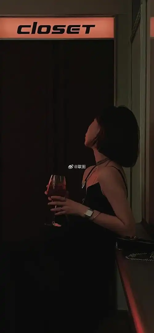 朋友圈背景图##ins手机壁纸简约可爱全屏无水印高清##女生头像锹侣