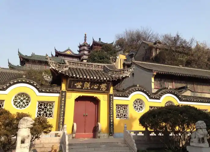 金山寺在佛教界不仅地位崇高,还流传许多民间故事.