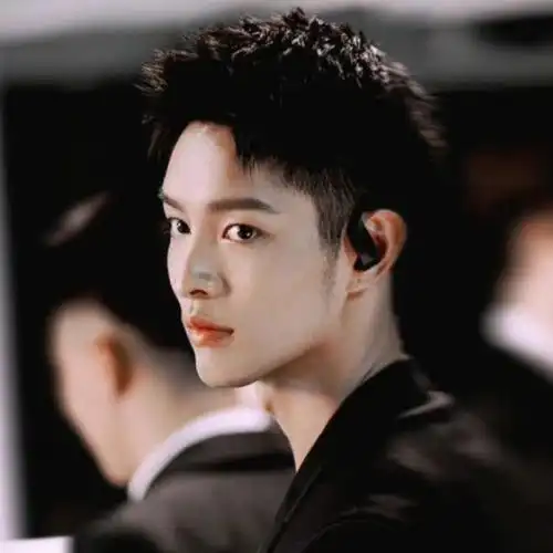 他在逆光中告白  这剧也太上头了姐妹们一边嫌它土一边姨母笑#曹佑宁